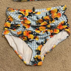 ☀️Torrid High-waisted swim bottoms☀️
